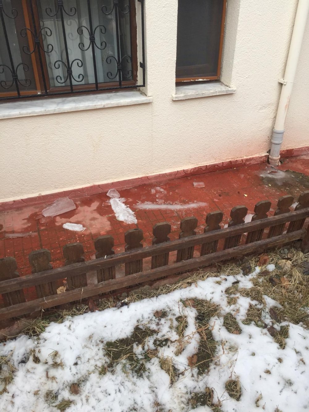 Polis memuru ve öğretmen eşi evde ölü bulundu