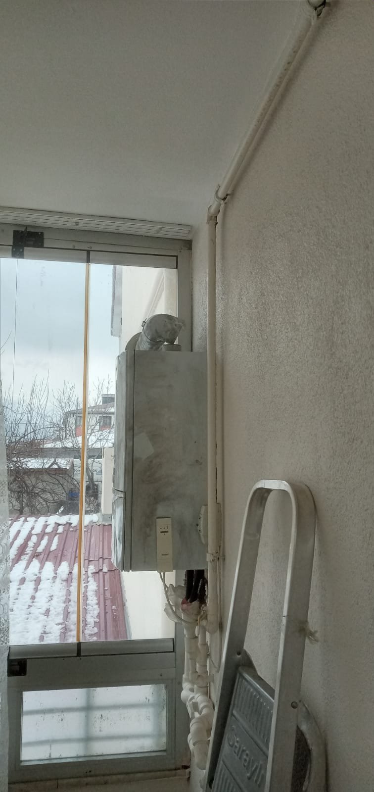 Polis memuru ve öğretmen eşi evde ölü bulundu