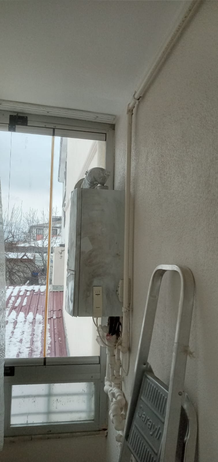 Polis memuru ve öğretmen eşi evde ölü bulundu
