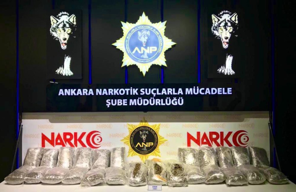 Polisin 'dur' ihtarına uymayan otomobilde 31 kilo uyuşturucu çıktı 