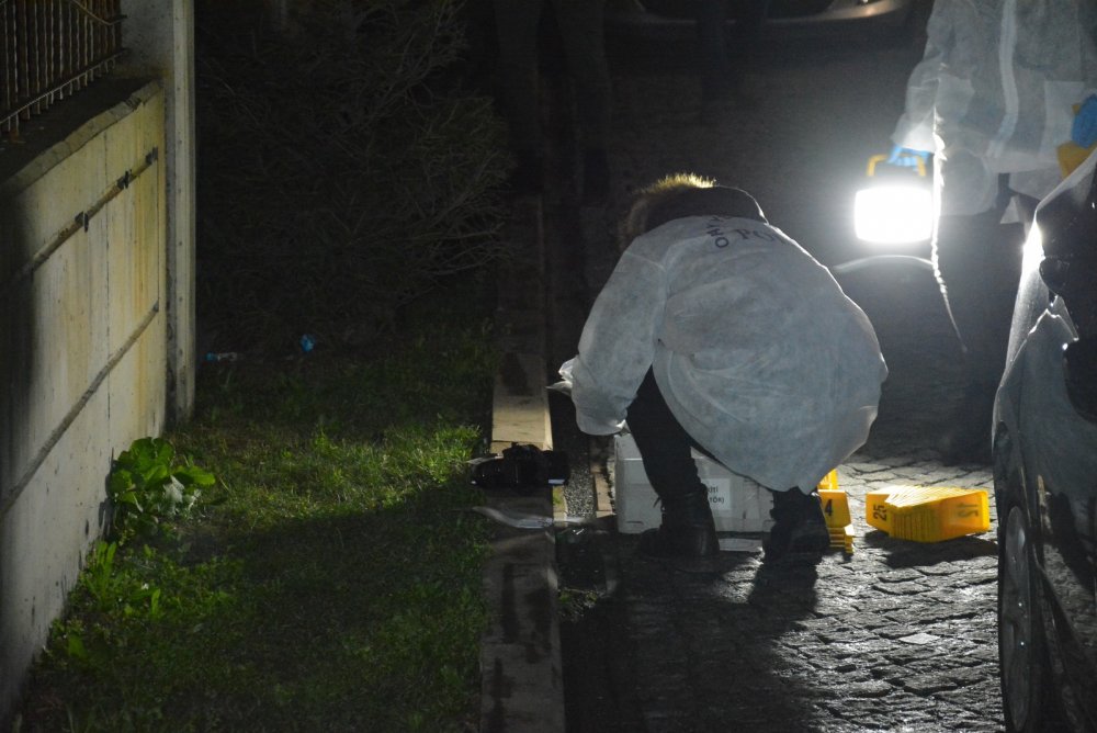 Sultangazi'de hastane otoparkında silahlı saldırı: Amca yeğen