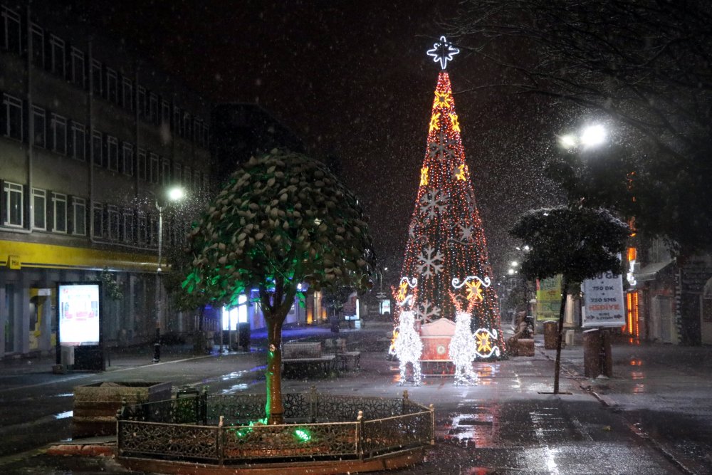 Yağışların yoğunluğunun 20 - 40 cm olarak gerçekleşmesi beklenen Edirne'de kar yağışı