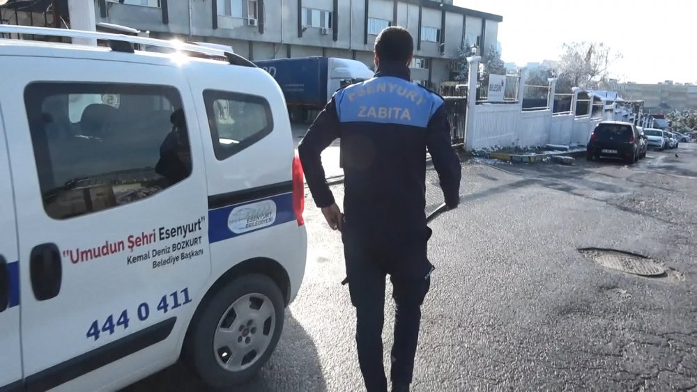 Esenyurt'ta korkutan köpükle ilgili çevrede inceleme