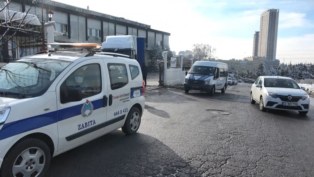 Esenyurt'ta korkutan köpükle ilgili çevrede inceleme