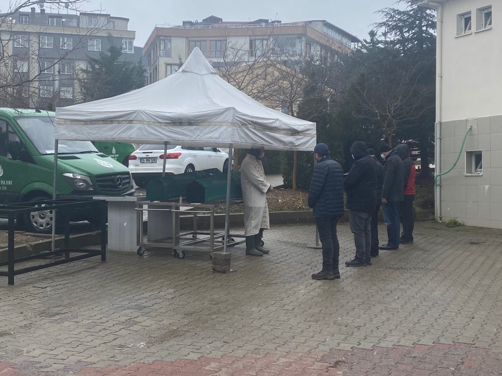 Eyüpsultan'da öldürülen anne ve oğlu son yolculuğuna uğurlandı 