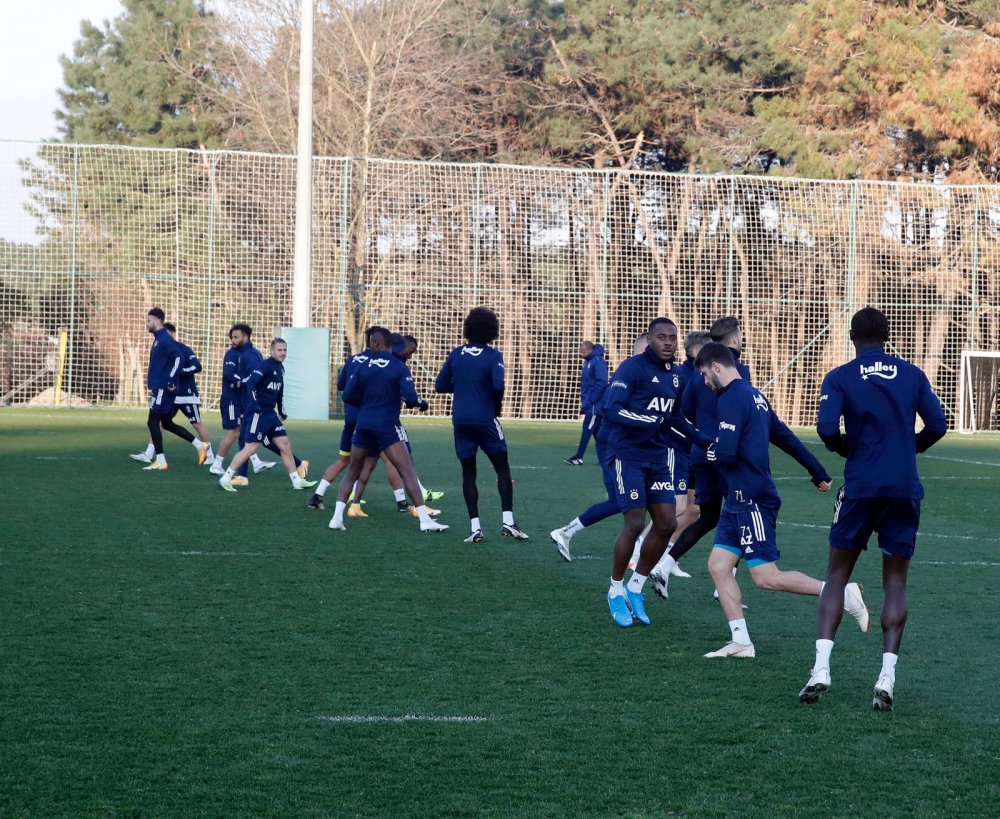 Fenerbahçe'de Bright Osayi-Samuel ilk idmanına çıktı