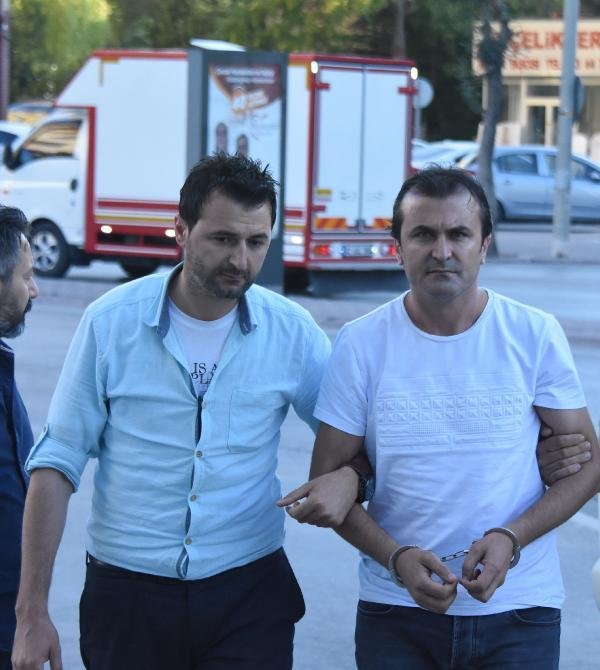 HAPİS CEZASI BEKLENİRKEN TAHLİYE OLDU:Müşterilerin 30 kilo altınıyla kaçan kuyumcu: Kendileri getirdi