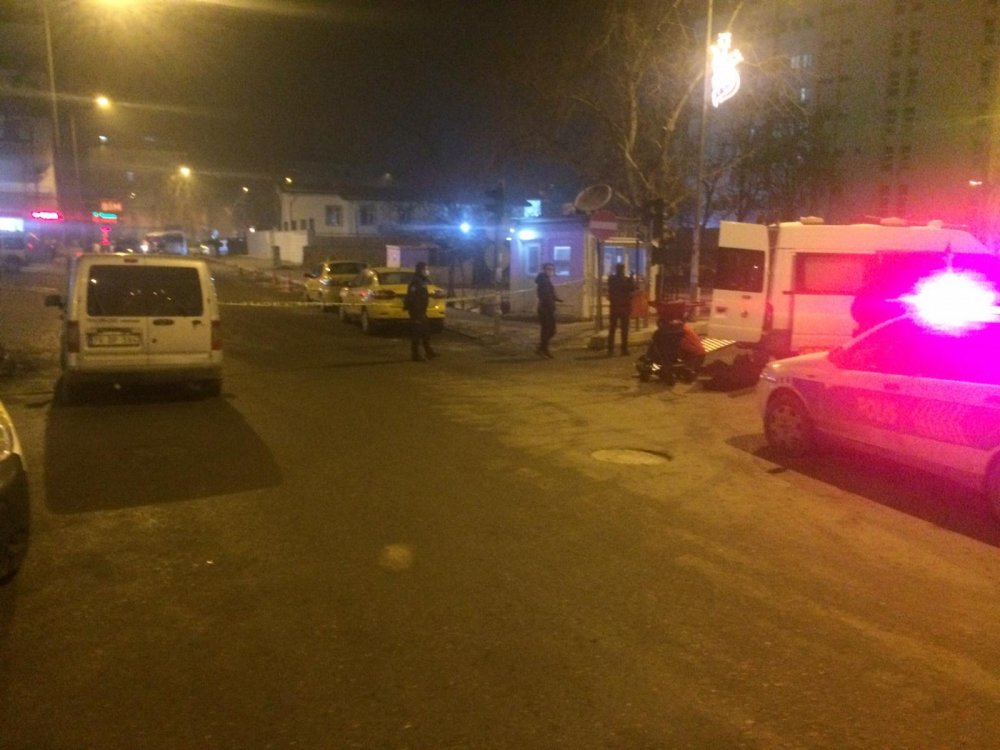 Iğdır'da belediye binası yanına bırakılan akü, fünyeyle patlatıldı