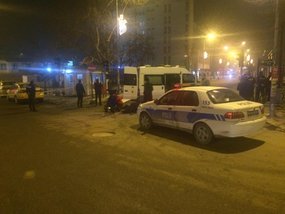 Iğdır'da belediye binası yanına bırakılan akü, fünyeyle patlatıldı