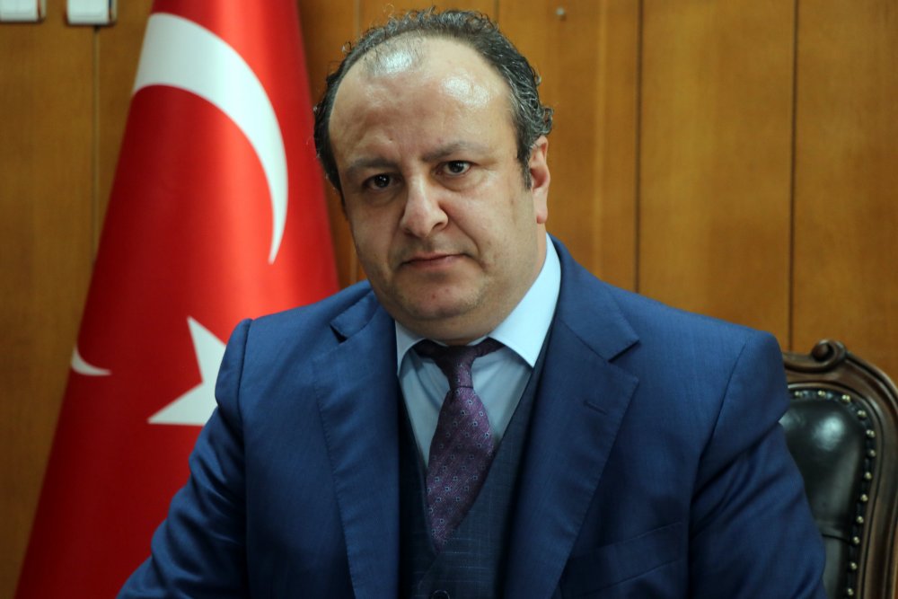 Taşkında kemerleri kütüklerle tıkanan Fatih Köprüsü, risk altında