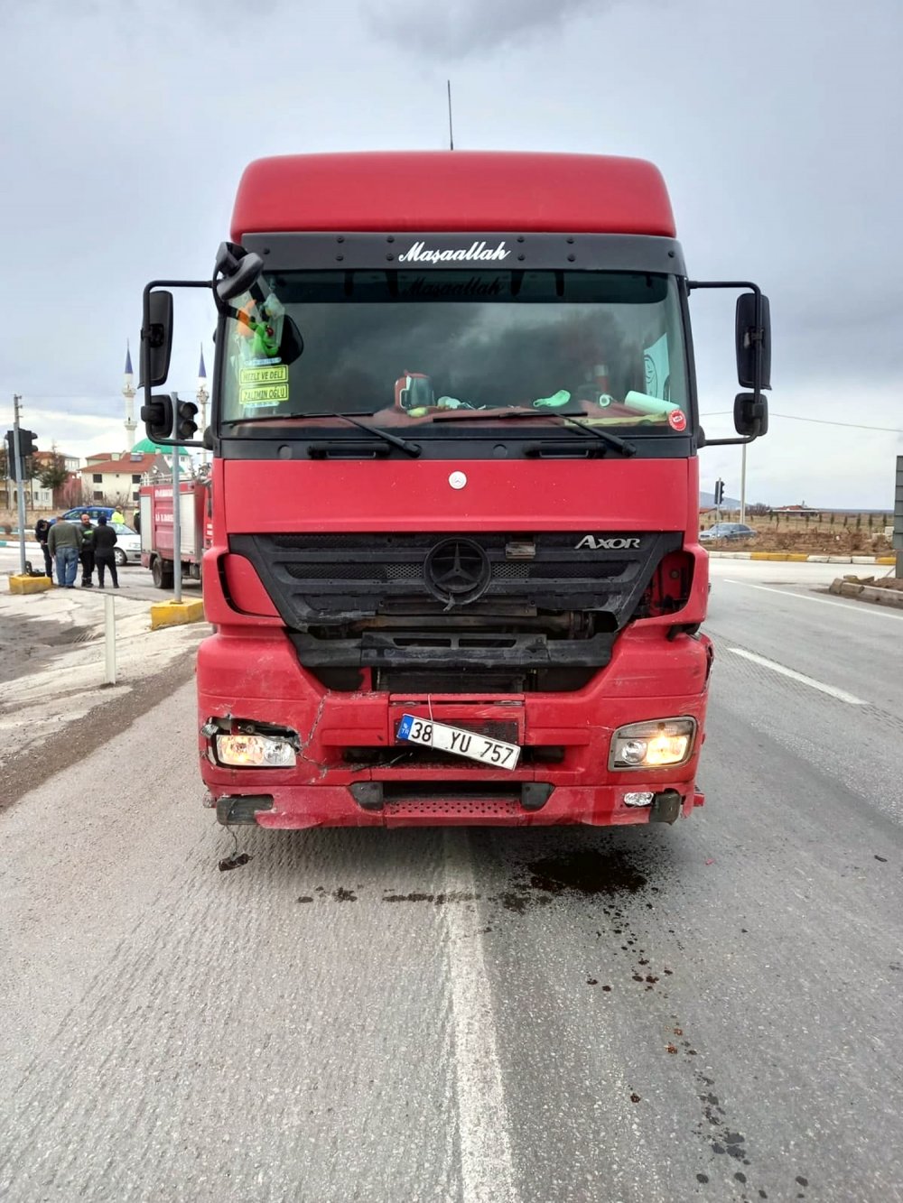 TIR'la çarpışan otomobildeki karı- kocayı ölüm ayırdı