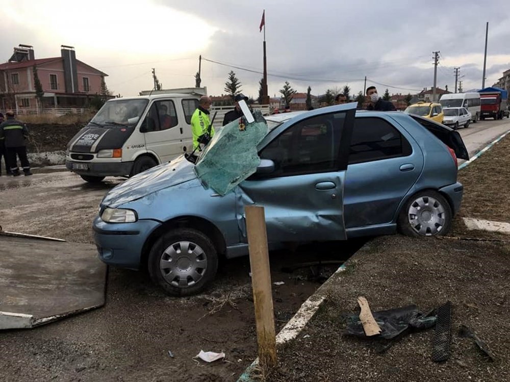 TIR'la çarpışan otomobildeki karı- kocayı ölüm ayırdı