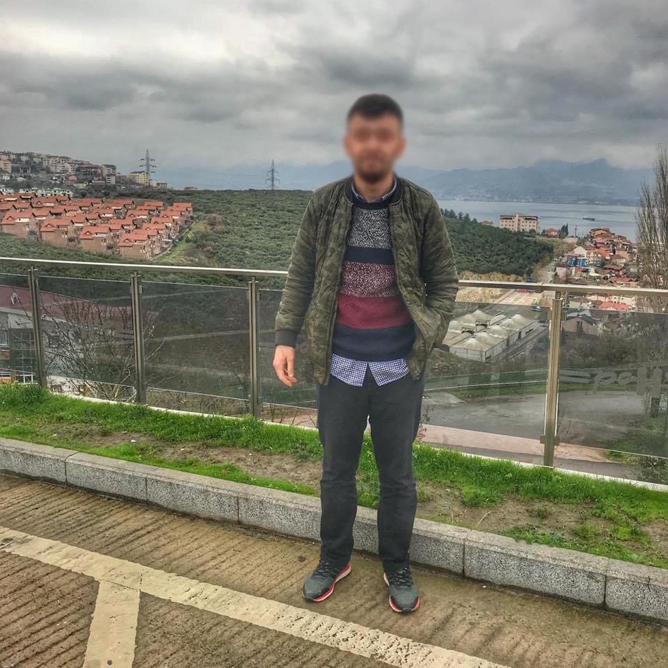 Bağcılar'da bir kişi sokak ortasında bıçaklı saldırıya uğradı, O anlar kameralara yansıdı