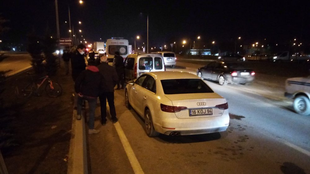 Bursa'da, 1'i ambulans 7 aracın karıştığı zincirleme kaza
