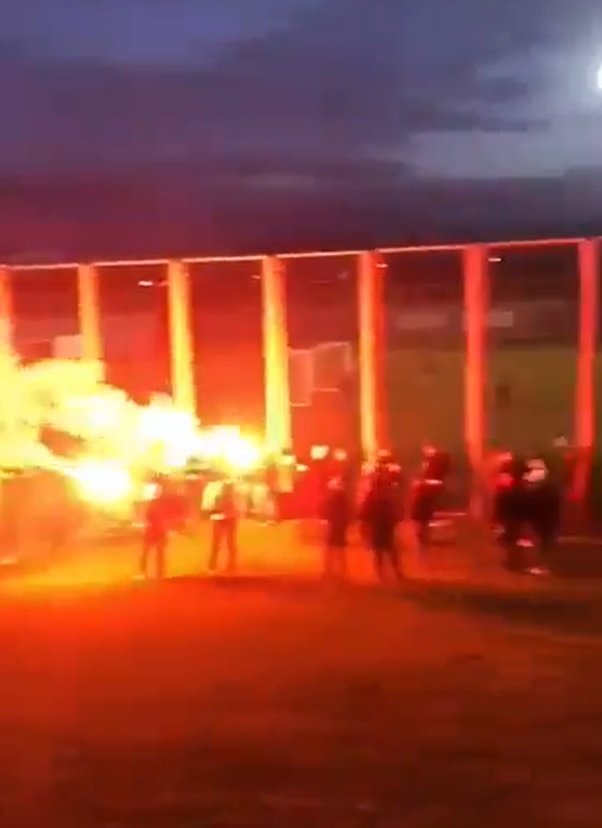 Bursaspor taraftarından meşaleli destek