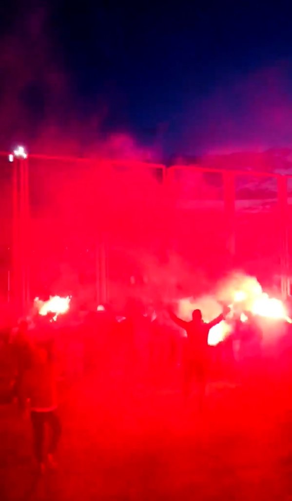 Bursaspor taraftarından meşaleli destek