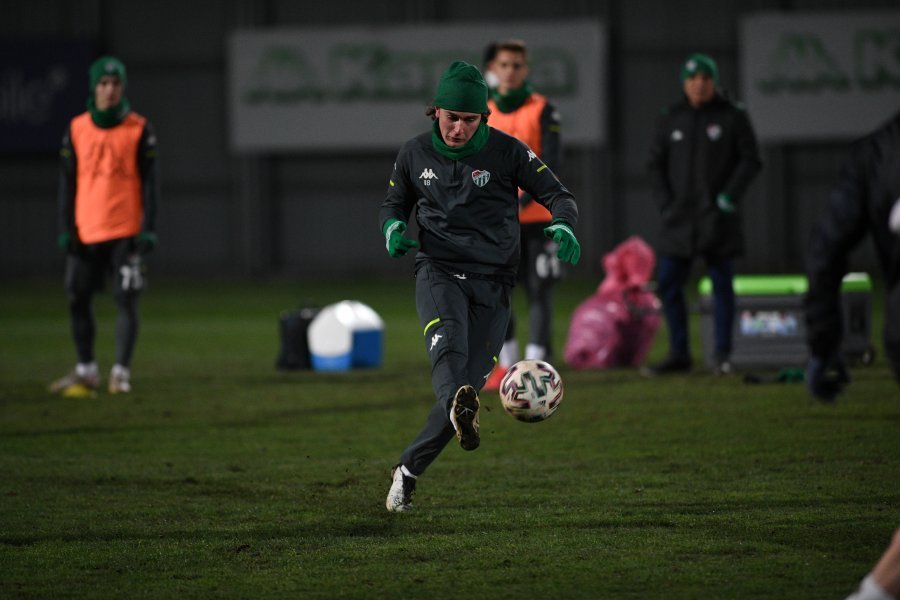 Bursaspor taraftarından meşaleli destek