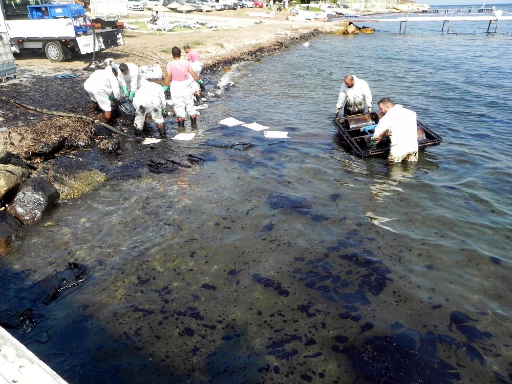 Foça'da çevre faciası yaratan gemi kaptanı ve sahibi için hapis cezası istendi