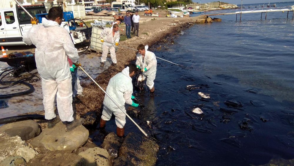 Foça'da çevre faciası yaratan gemi kaptanı ve sahibi için hapis cezası istendi