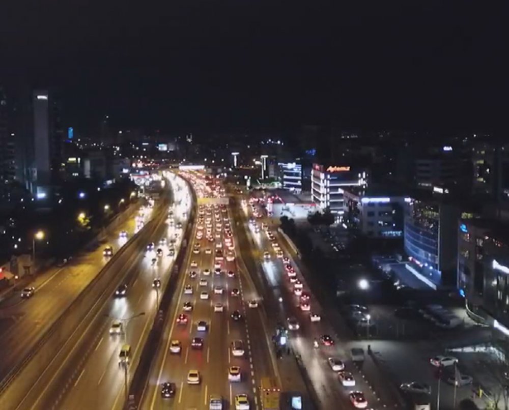 İstanbul'da sokağa çıkma kısıtlaması öncesi trafik yoğunluğu