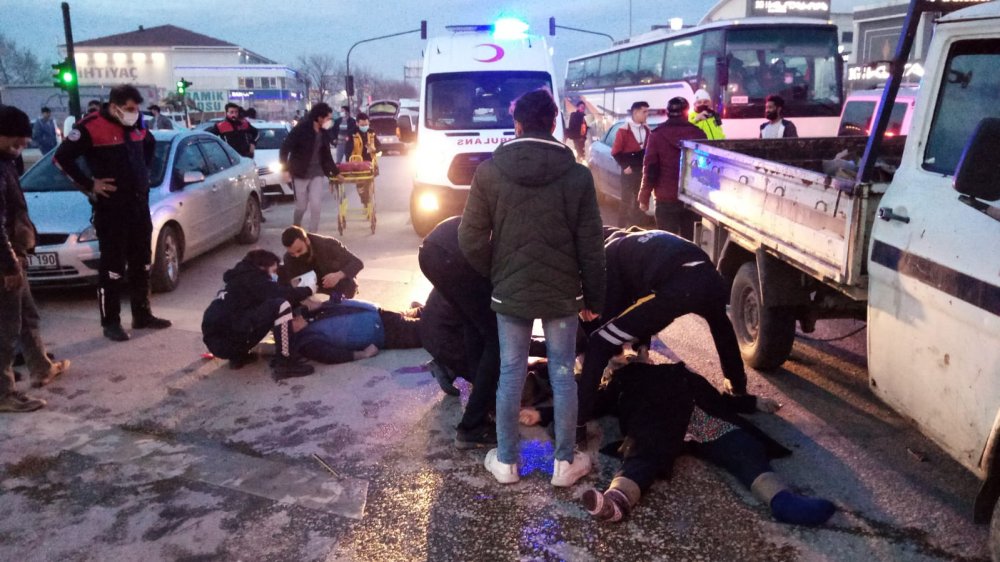 Kamyonetle çarpışan engelli aracının sürücüsü yaralandı, eşi öldü