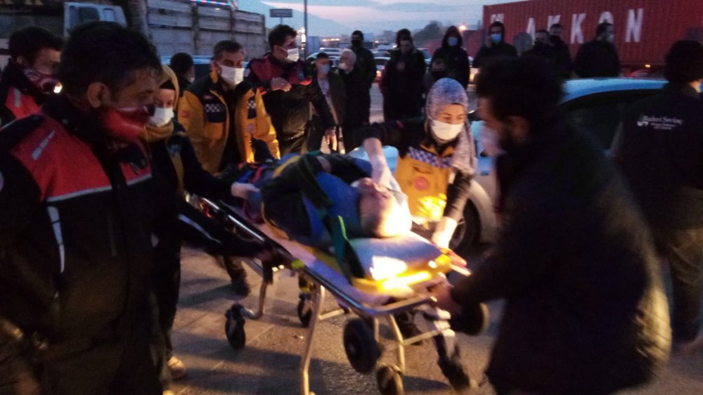 Kamyonetle çarpışan engelli aracının sürücüsü yaralandı, eşi öldü