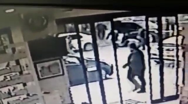 Kardeşlerin üzerine kurşun yağdırdı: 1 can kaybı, 2 yaralı