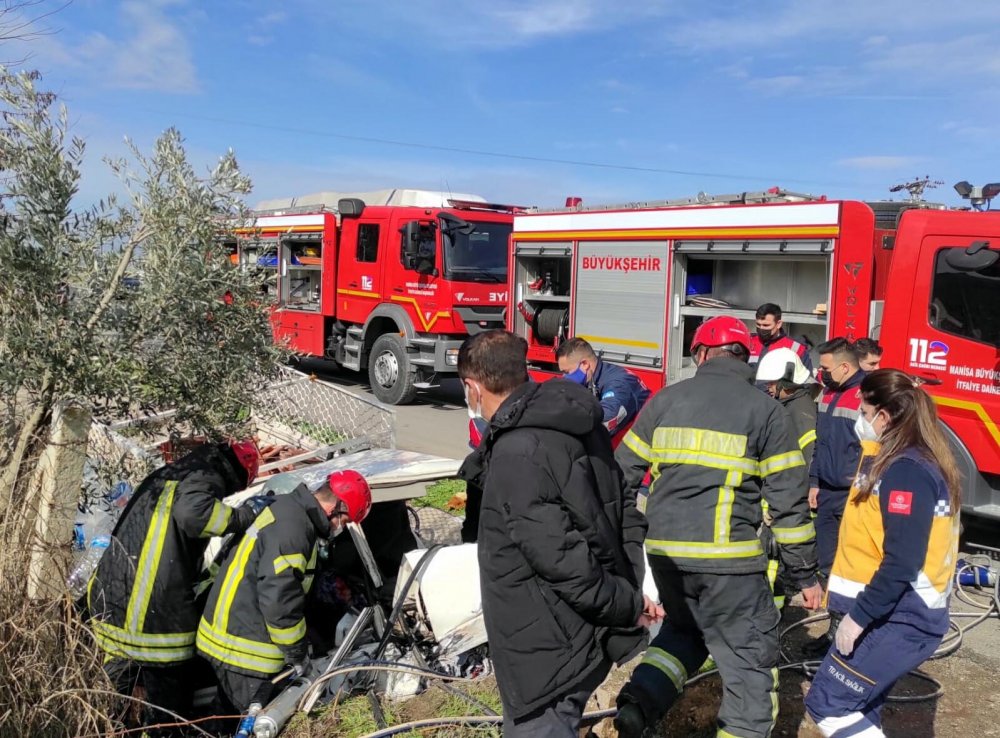 MANİSA'nın Salihli ilçesinde, yağmur suyu tahliye kanalına düşerek sürüklenen kamyonetin sürücüsü Sami Yüksel  hayatını kaybetti