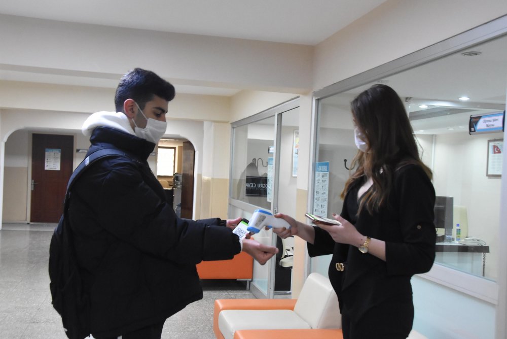 Resmi okullardaki destekleme ve yetiştirme kurslarında yüz yüze eğitim başladı.