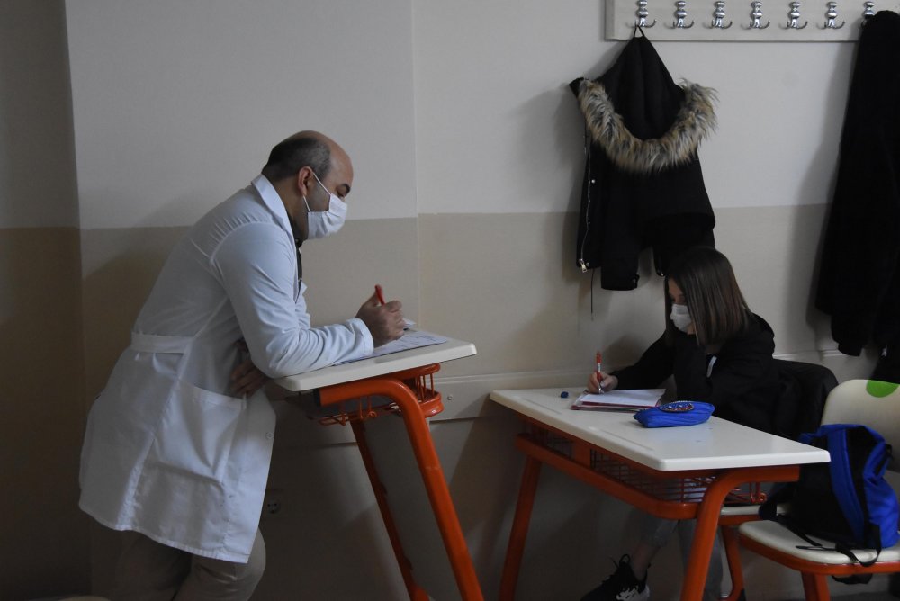Resmi okullardaki destekleme ve yetiştirme kurslarında yüz yüze eğitim başladı.