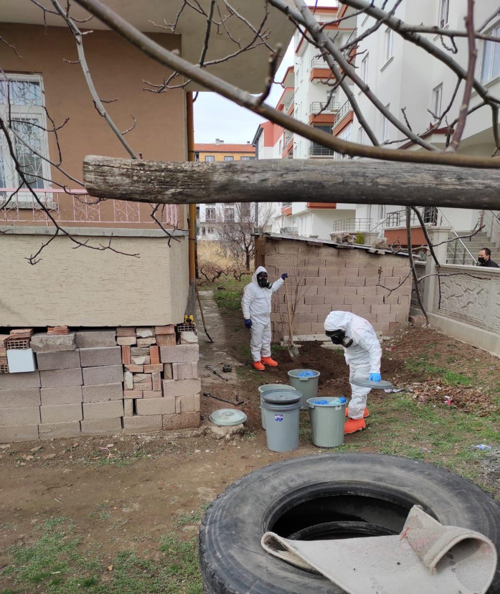 Aksaray’da toprağa gömülü 11 bidon bulundu; içindeki sıvılar laboratuvarda incelenecek