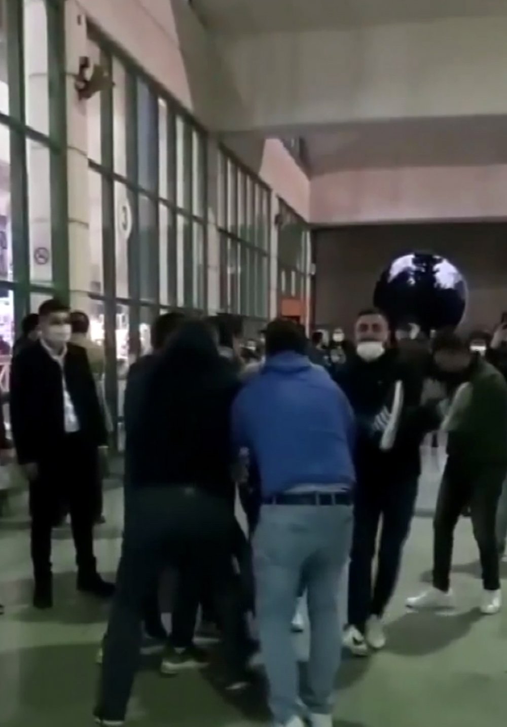 Asker uğurlamada 'koronavirüs' yine unutuldu
