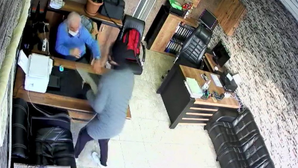 Esenyurt'ta biber gazlı gaspçıya İtalyan direnişi kamerada