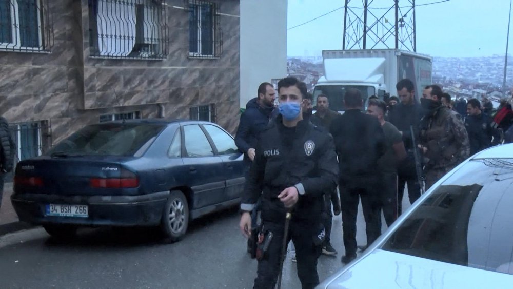 Esenyurt'ta silahlı, kılıçlı kavga 