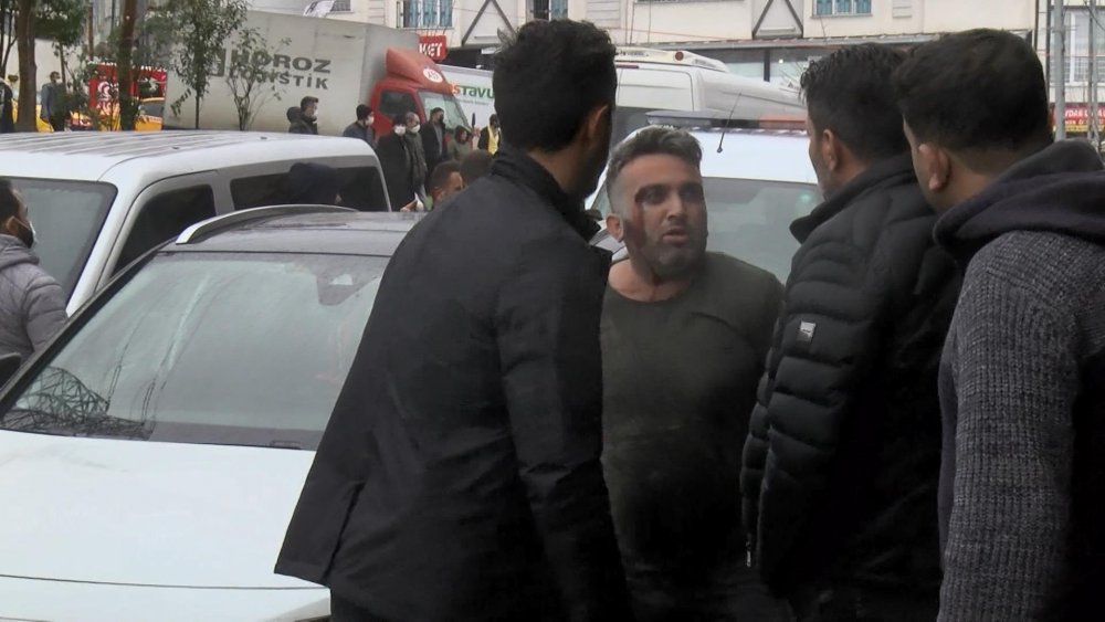 Esenyurt'ta silahlı, kılıçlı kavga 