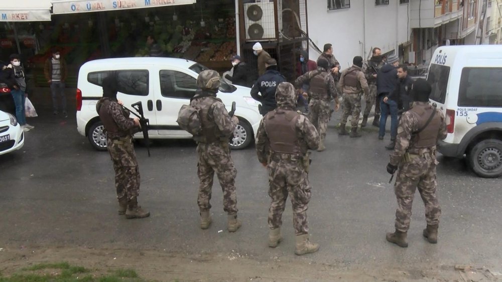 Esenyurt'ta silahlı, kılıçlı kavga 