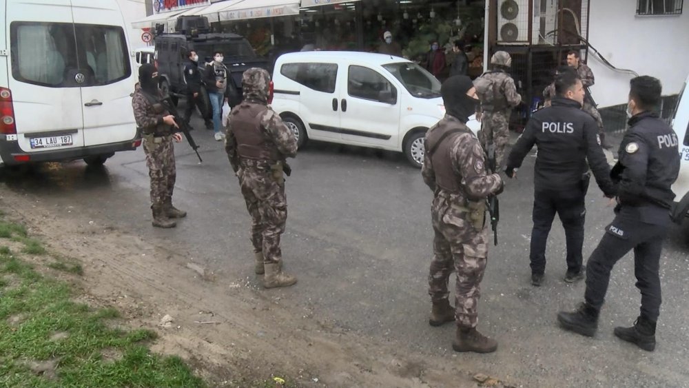 Esenyurt'ta silahlı, kılıçlı kavga 