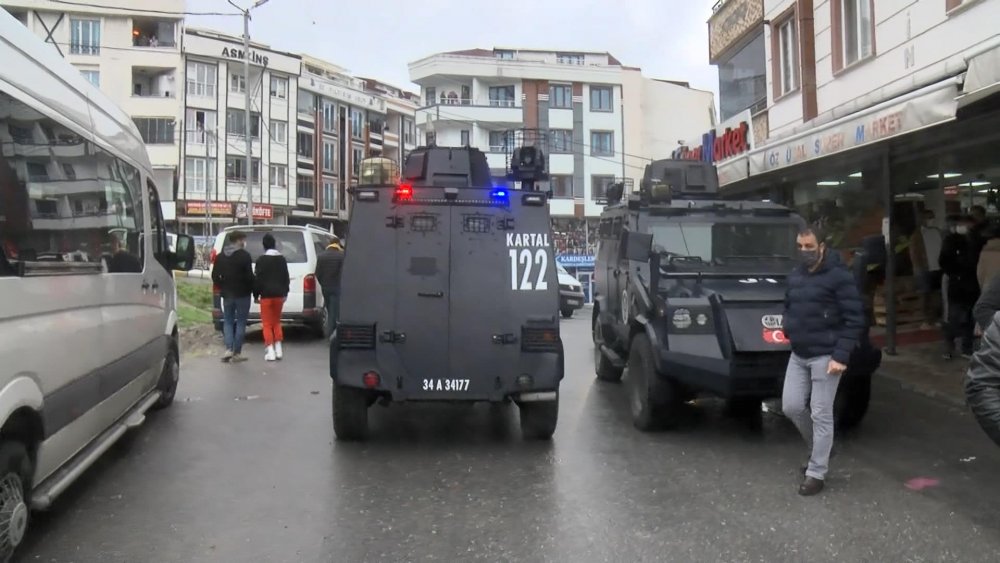 Esenyurt'ta silahlı, kılıçlı kavga 