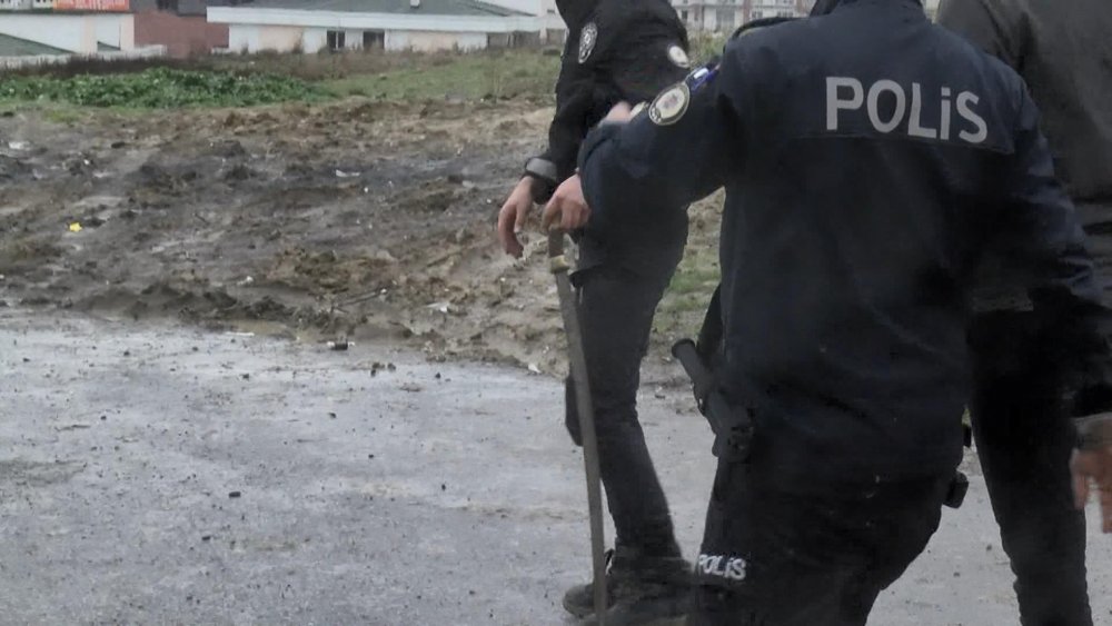 Esenyurt'ta silahlı, kılıçlı kavga 