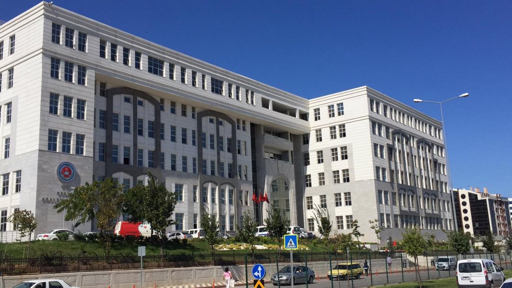 Gebze’de rüşvet operasyonunda, 1 avukat ve 6 polis tutuklandı 