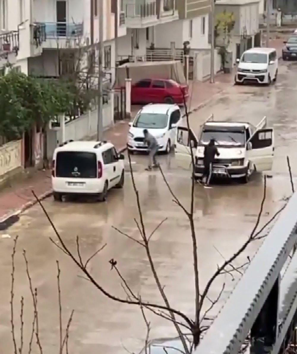 İki grup arasında silahlı, taşlı kavga