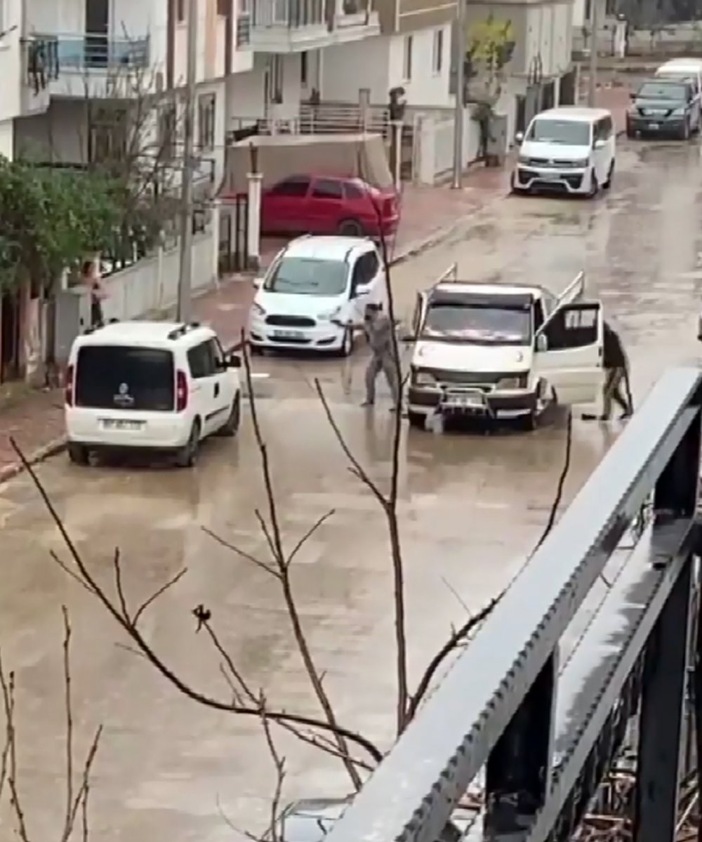 İki grup arasında silahlı, taşlı kavga