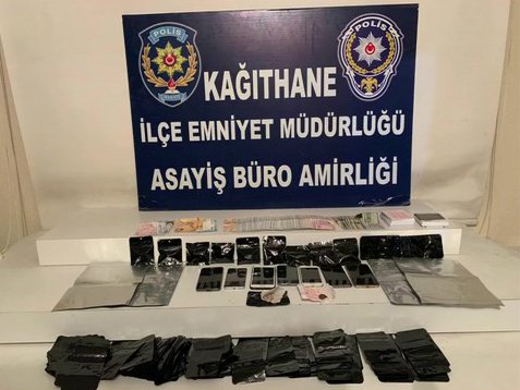 İstanbul'da 104 kilogram uyuşturucu ele geçirilen operasyonlar kamerada