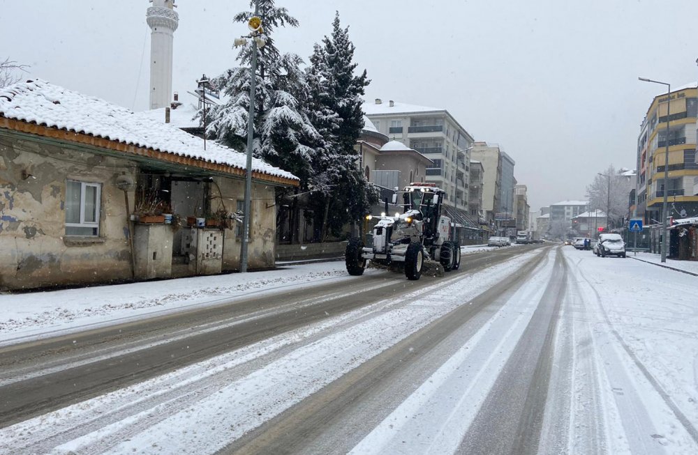 Kar, Burdur'da ulaşımı olumsuz etkiledi