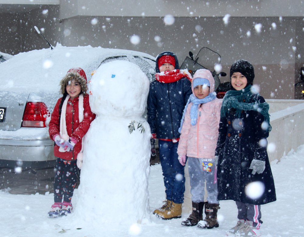 Kar, Burdur'da ulaşımı olumsuz etkiledi