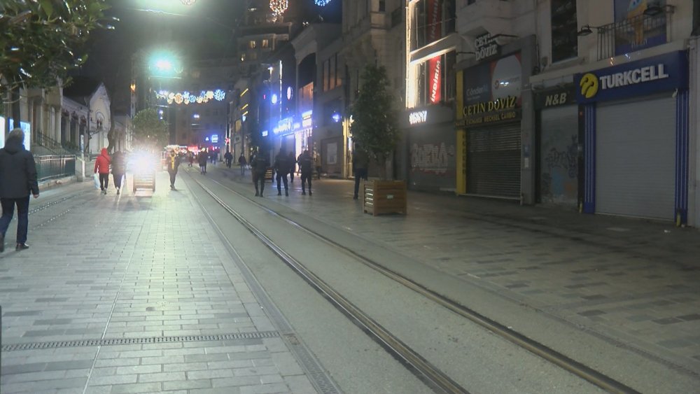 Kısıtlamanın başlamasıyla İstiklal Caddesi turistlere kaldı