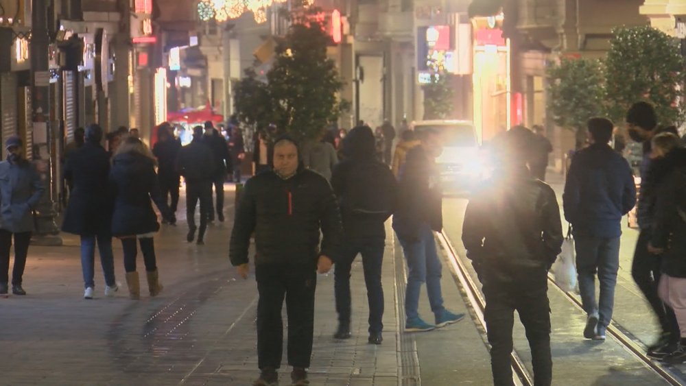 Kısıtlamanın başlamasıyla İstiklal Caddesi turistlere kaldı