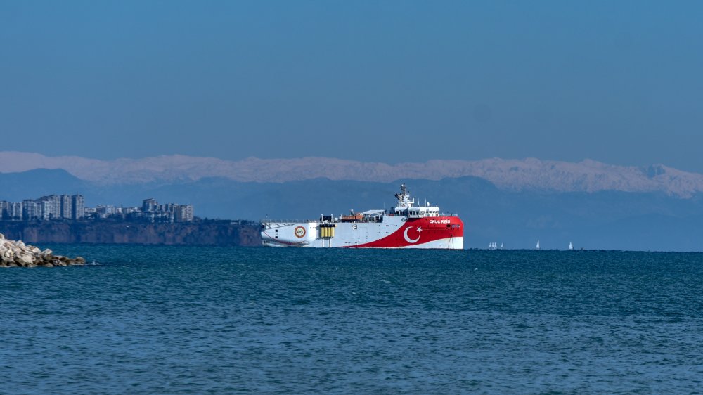 Oruç Reis, Antalya açıklarına demirledi