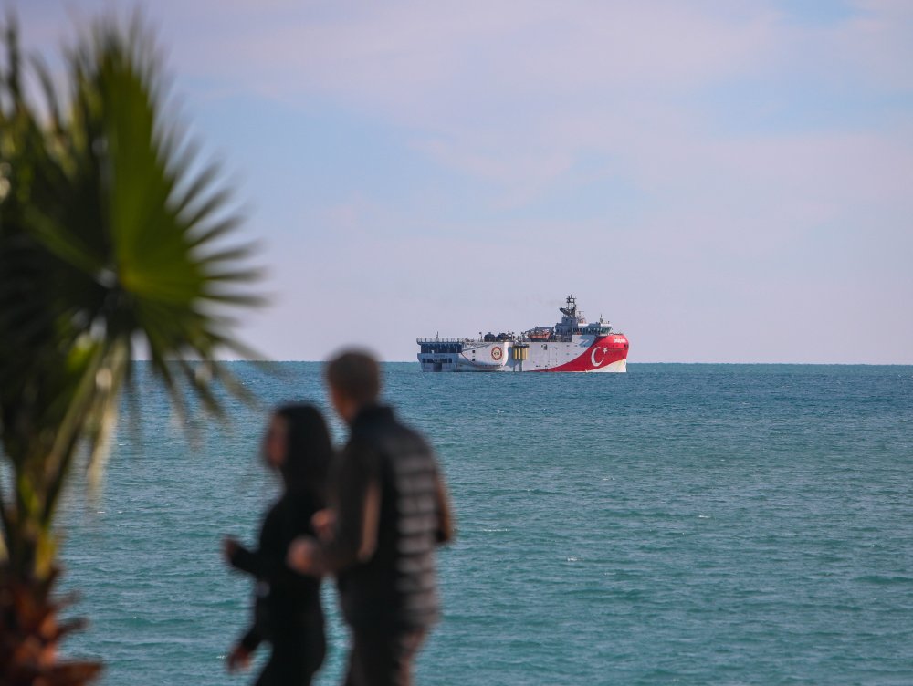 Oruç Reis, Antalya açıklarına demirledi