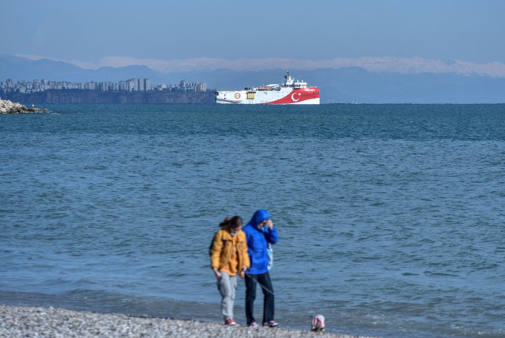 Oruç Reis, Antalya açıklarına demirledi